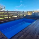 Au Calme Avec Piscine Hivernale Chauffee 木屋