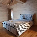 Au Calme Avec Piscine Hivernale Chauffee 木屋 *