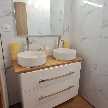 Au Calme Avec Piscine Hivernale Chauffee *