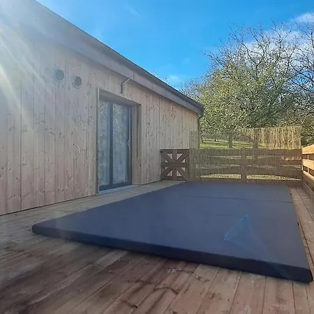 Chalet Au Calme Avec Piscine Hivernale Chauffée