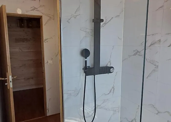 Au Calme Avec Piscine Hivernale Chauffee