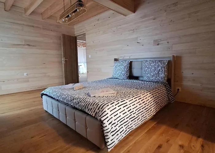 Au Calme Avec Piscine Hivernale Chauffee シャレー *