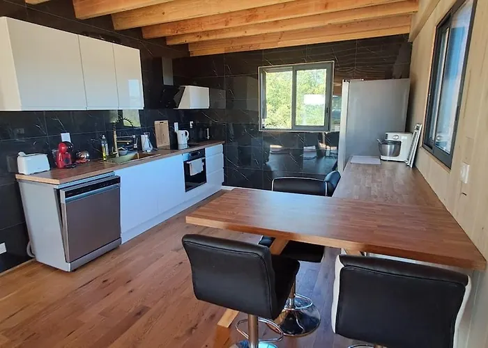 Chalet Au Calme Avec Piscine Hivernale Chauffee